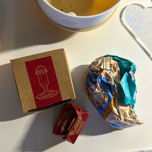 Mini brands home series, one hummingbird feeder.